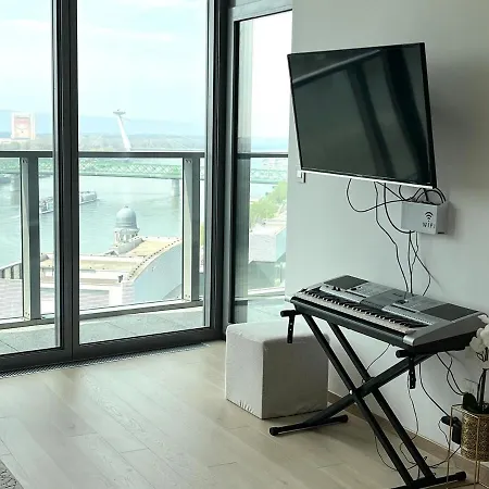 Luxury Aparment In Eurovea Tower Lägenhet