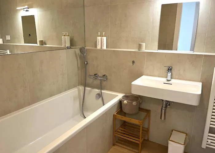 Luxury Aparment In Eurovea Tower 아파트 *