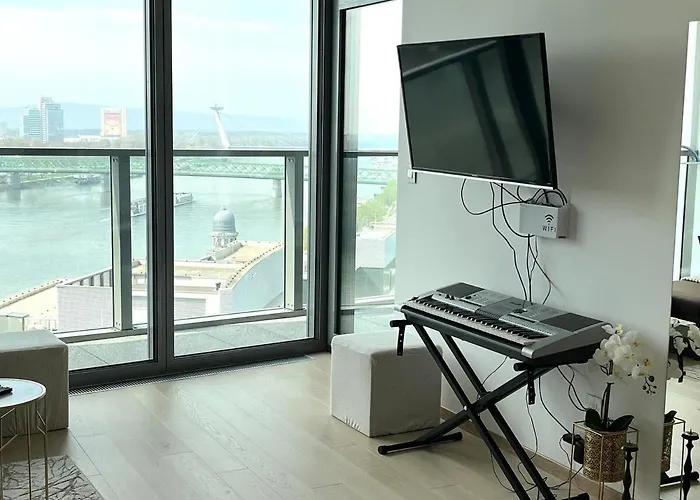 Luxury Aparment In Eurovea Tower 아파트